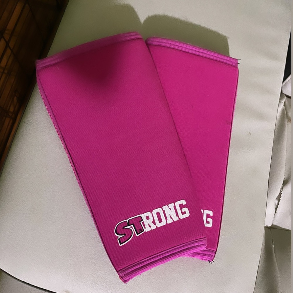 Sling Shot STrong Knee Sleeves by Mark Bell - Pink